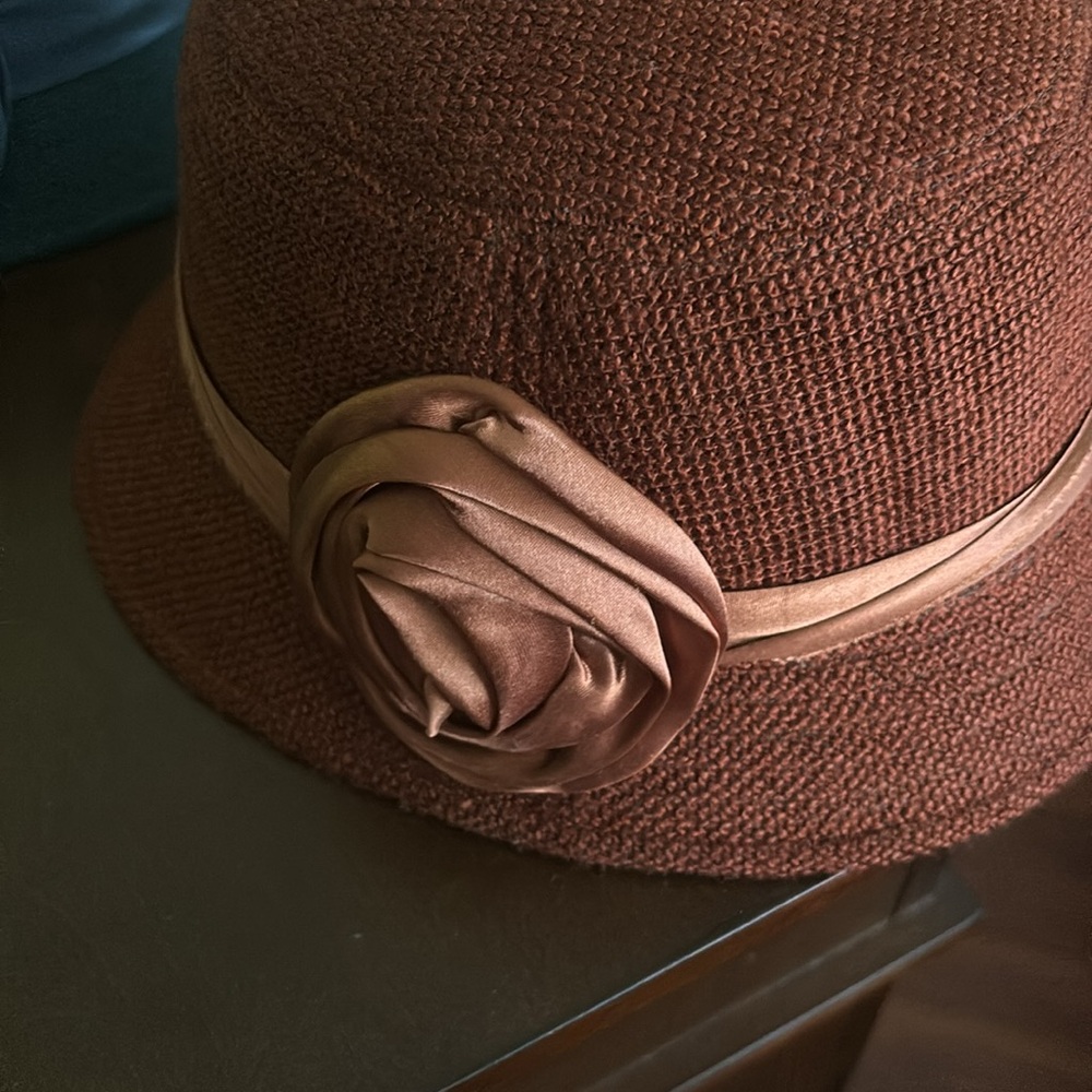 Elegant Women's Green and Brown Hats with Floral Accent - Picture 2 of 3